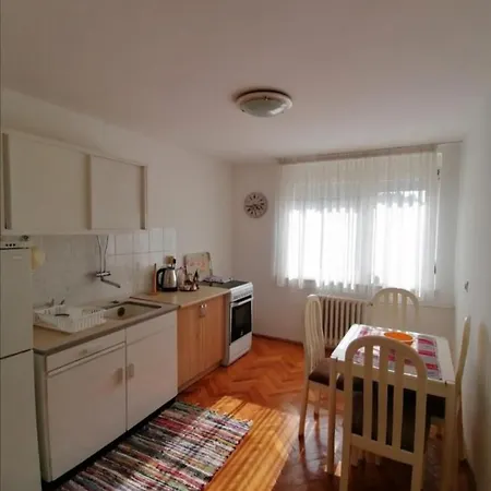 Apartament Svjetao Apartman I Besplatan Parking Na Hrasnom Kod Bosmala *