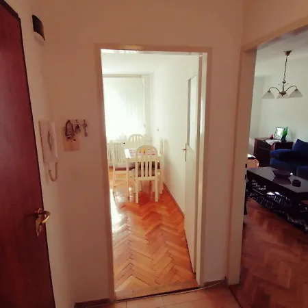 Apartament Svjetao Apartman I Besplatan Parking Na Hrasnom Kod Bosmala *